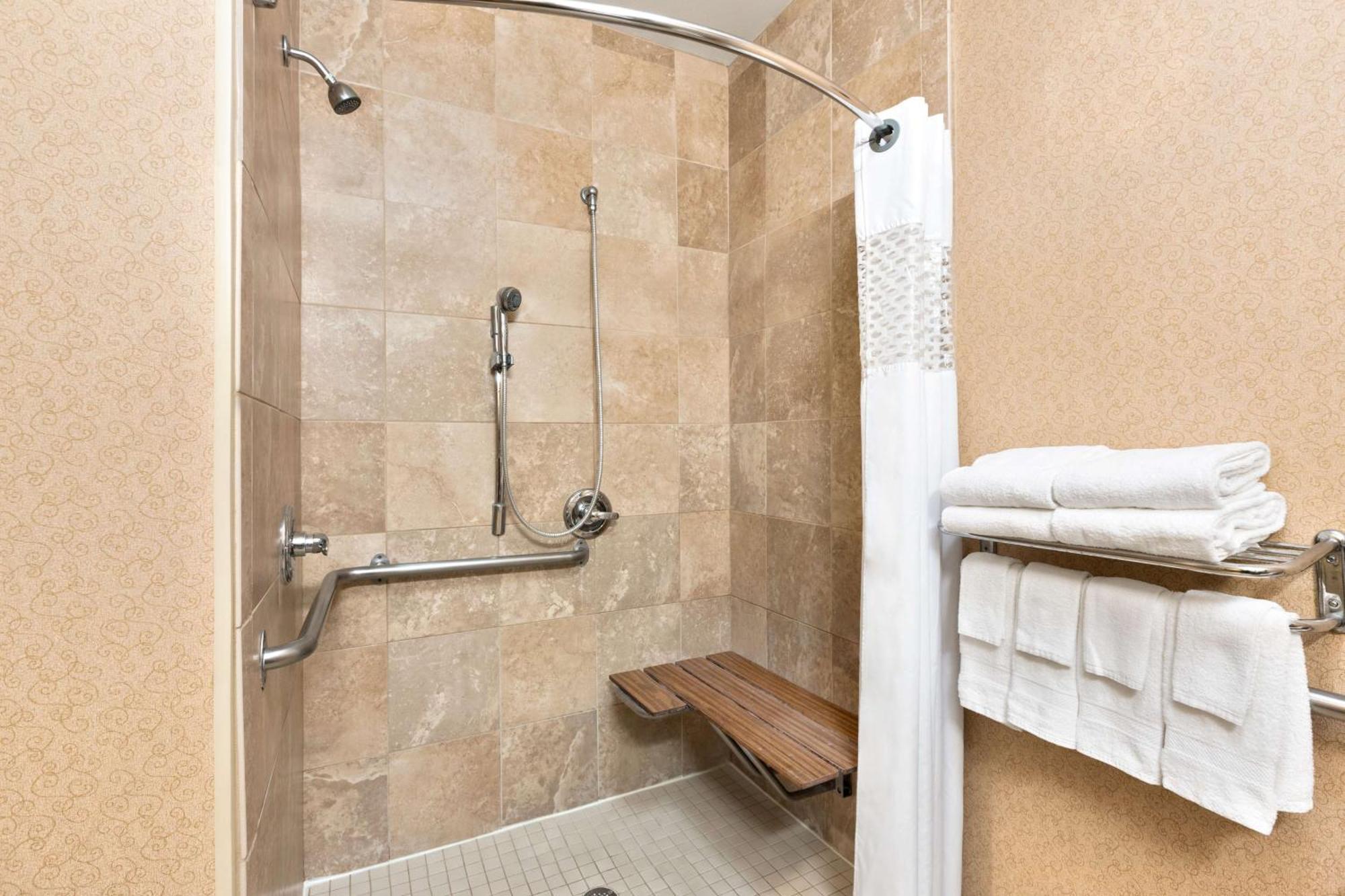 Hotel Hampton Willowbrook Mall